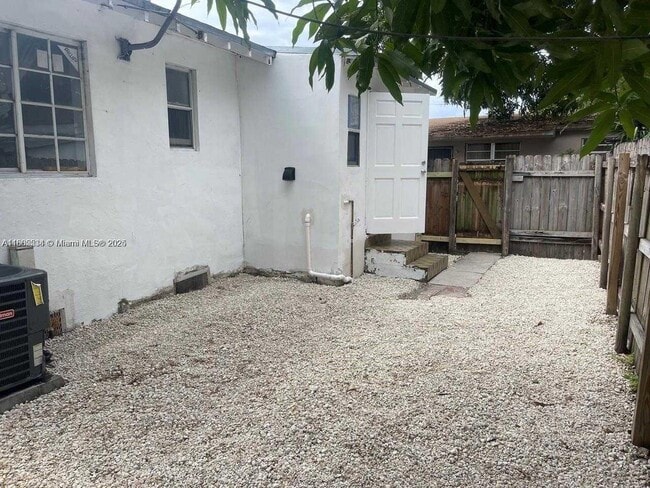 Building Photo - 1225 NW 45th St