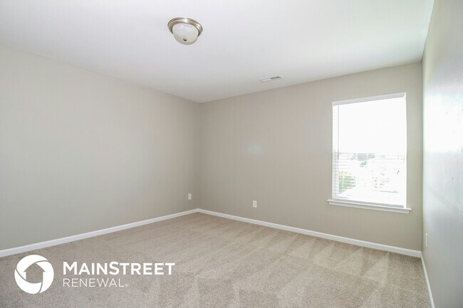 Building Photo - 2710 Pine Cove Dr SW
