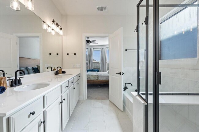 Building Photo - 156 Janelle Ln