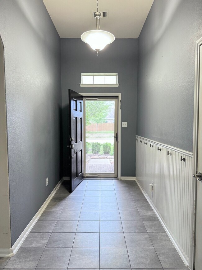 Building Photo - 2820 Pranzo Ln