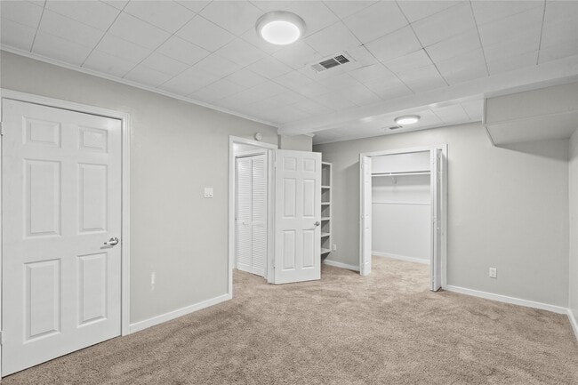 Building Photo - 1916 N Logan St