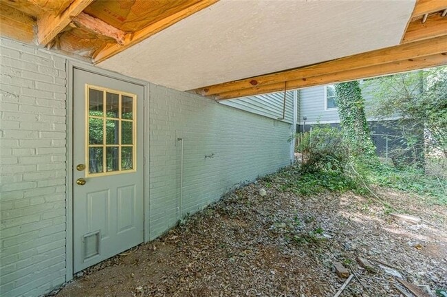 Building Photo - 1226 Thomas Rd