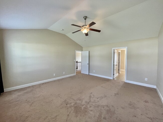 Building Photo - 4 Bed, 2 And A Half Bath Nest In Bedford
