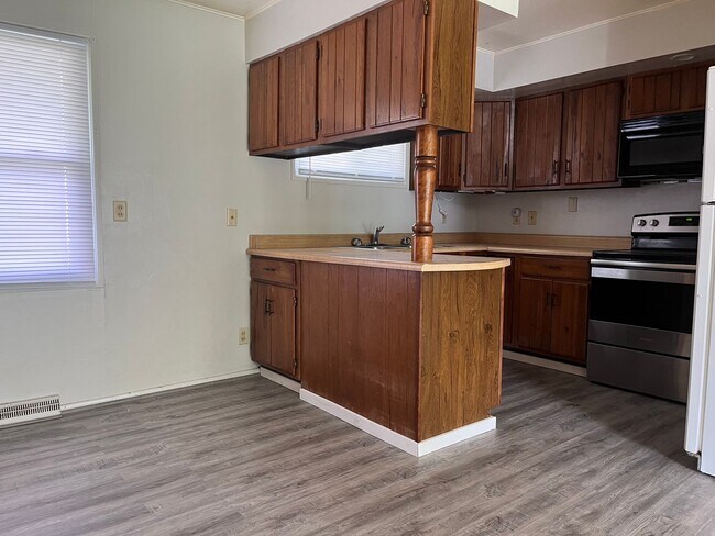 Building Photo - 911 Alagna Dr