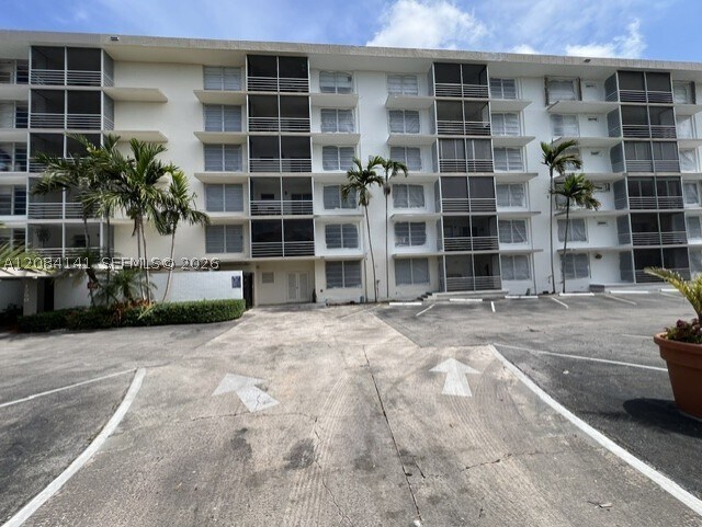 Building Photo - 1750 NE 115th St