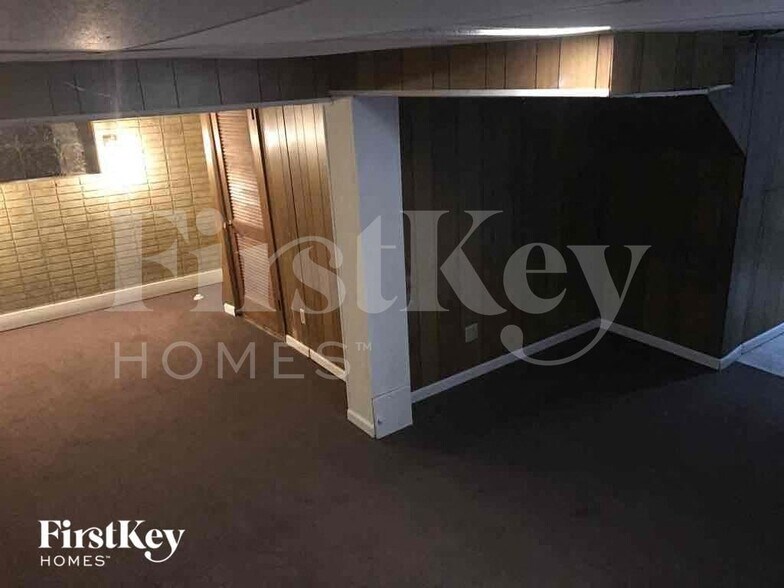 Building Photo - 7912 NE 54th St