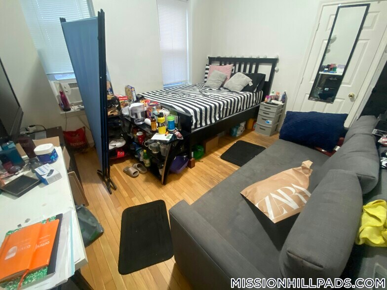 Building Photo - 1460 Tremont St