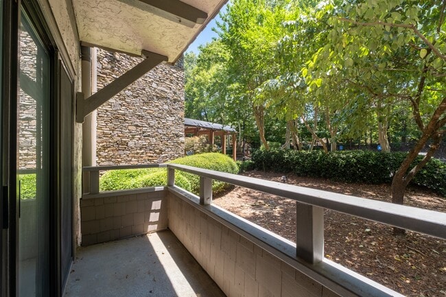 Building Photo - 1120 Highland Bluff Dr S E