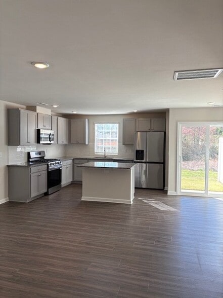 Building Photo - 124 Plumtree Ct
