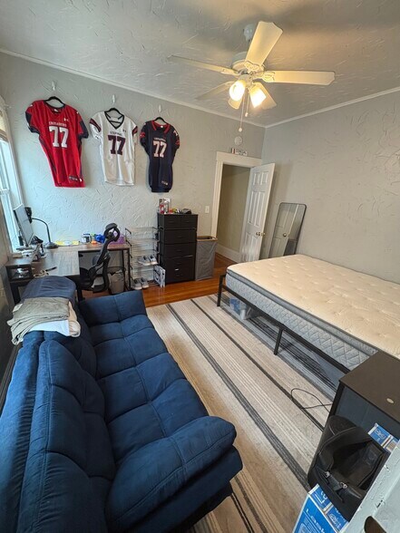 Building Photo - 50 Bromfield Rd