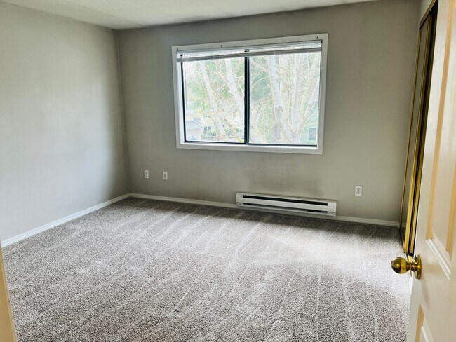 Building Photo - *$1,000 off second full month of rent!* Wonderful Wilsonville Townhouse