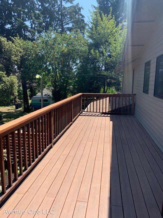 Building Photo - 3 br, 3 bath House - 8438 32nd Ave SW