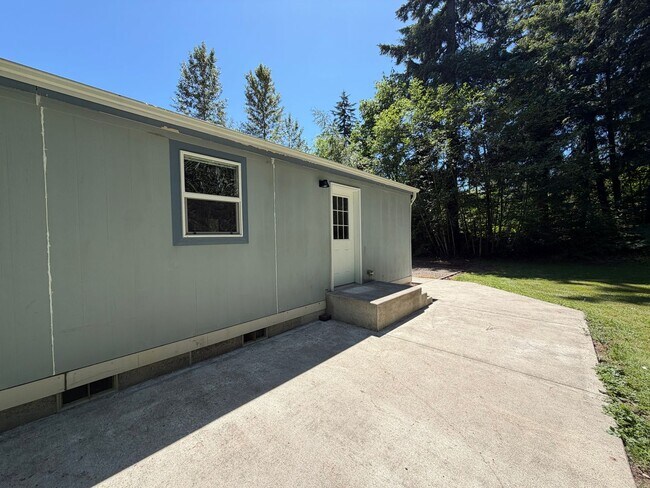 Building Photo - Peaceful Living – 3 Bedroom, 2 Bath Single-Family Home