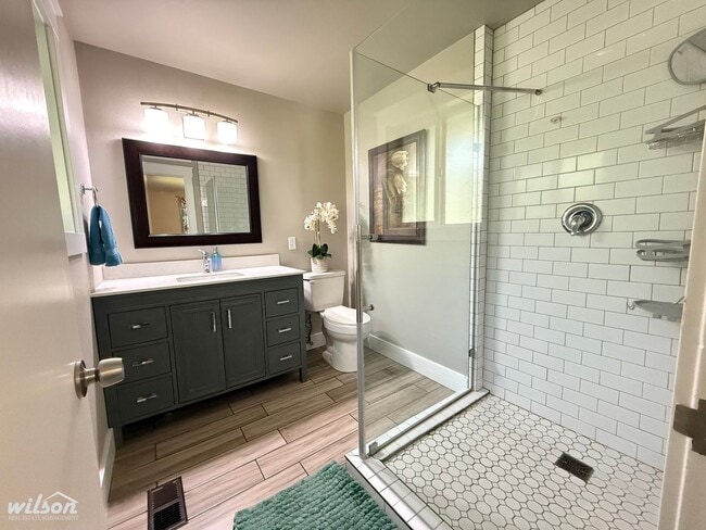 Building Photo - 4TH OF JULY MOVE IN SPECIAL!! Beautiful Fu...