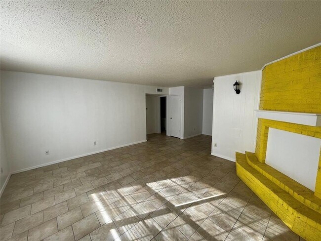 Building Photo - 401 SE 12th St