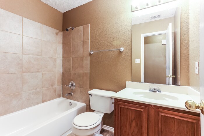 Building Photo - 7014 Snowivy Ct