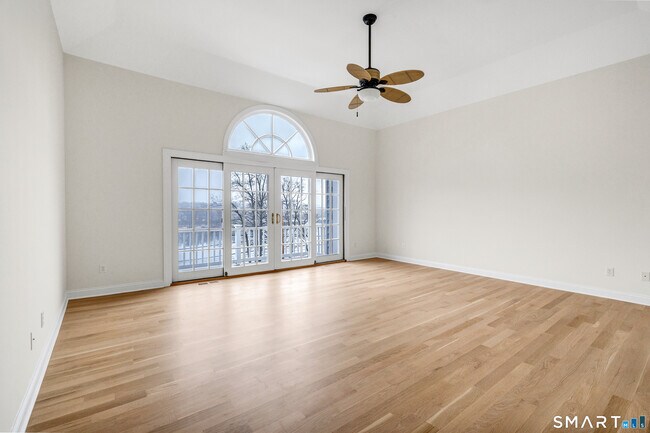 Building Photo - 665 River Rd