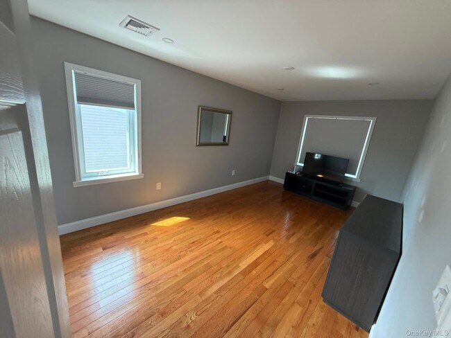 Building Photo - 46 Lincoln Pl