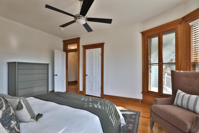 Building Photo - 398 W 5th Ave