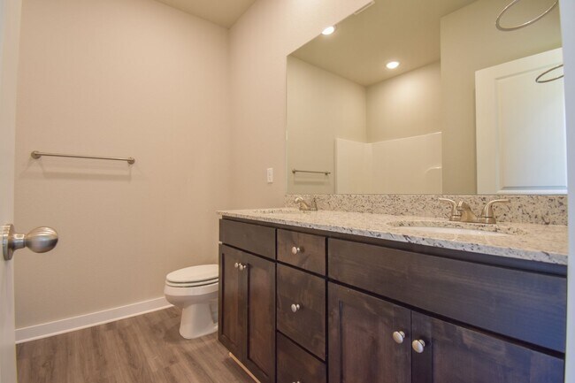 Building Photo - Nice 3 Bedroom 2 Baths Farmington heights!!