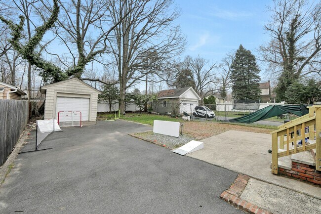 Building Photo - 167 Rockwood Pl