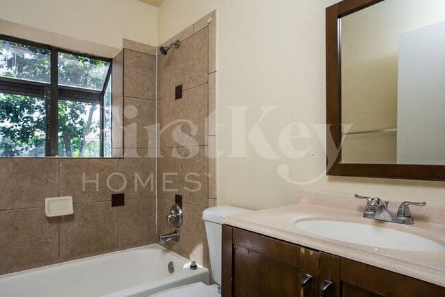 Building Photo - 5927 Ithaca Cir W