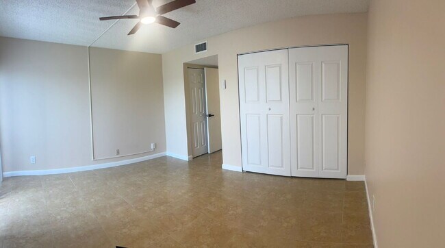 Building Photo - Charming 2-Bed Condo with a View – Water I...