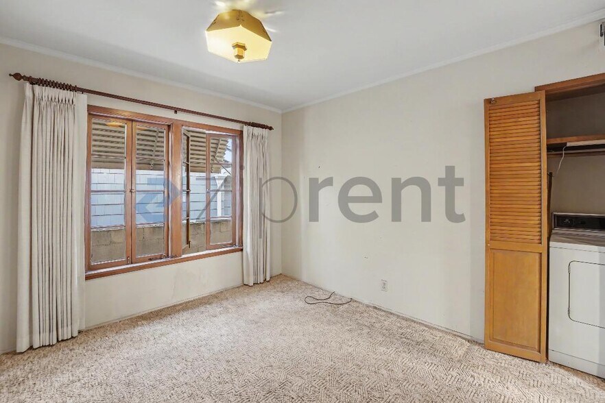 Building Photo - Unit