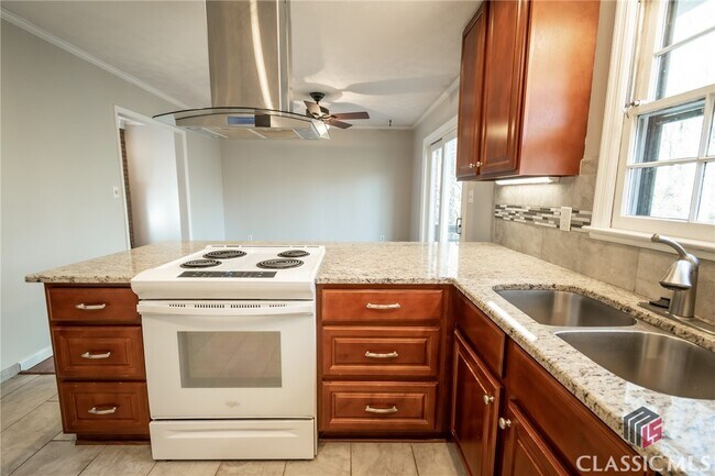 Building Photo - 275 Brookstone Dr