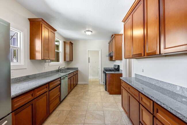 Building Photo - 1720 Quesada Ave