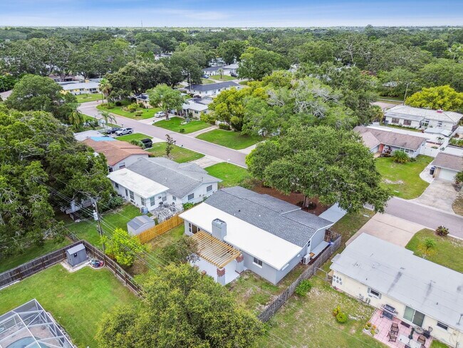 Building Photo - 528 Manor Dr