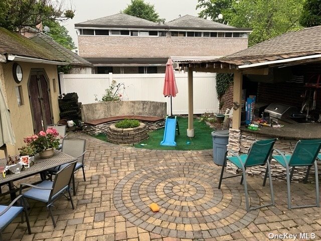 Building Photo - 42-16 195th St