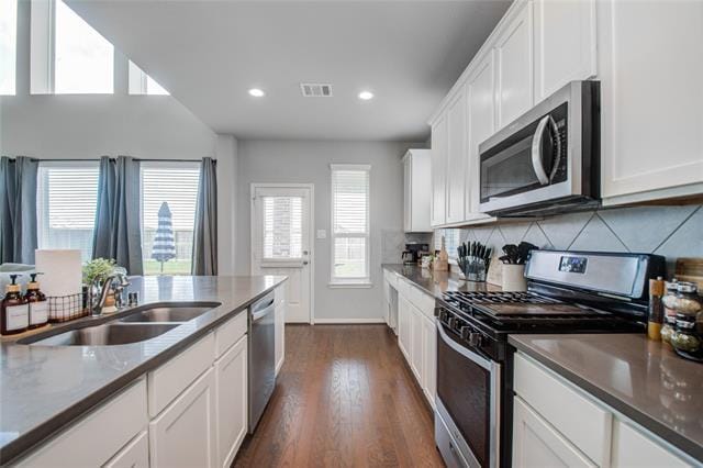 Building Photo - 7606 Cottonwood Falls Dr