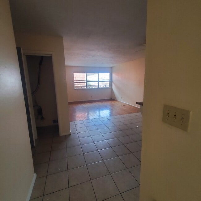 Building Photo - 1750 E Cherry St