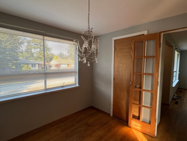 Building Photo - Classic 4 Bed Brick Home in Ravenna