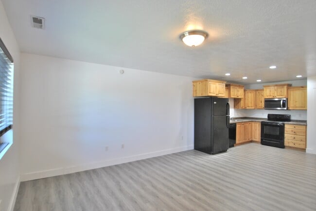 Building Photo - 387 S 1250 E