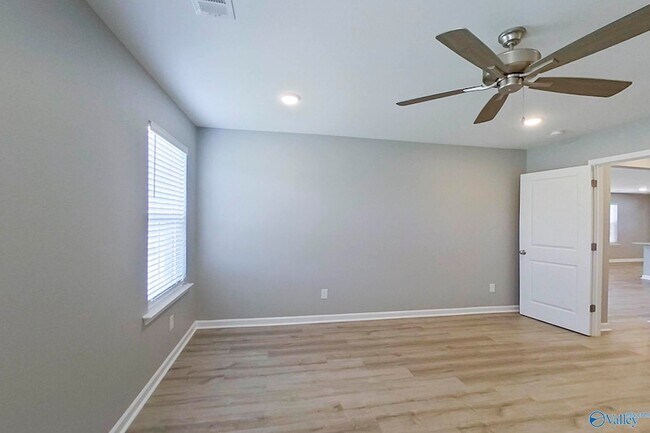 Building Photo - 395 Angela St