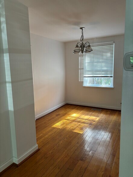 Dining room - 3441 S Stafford St