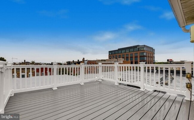 Building Photo - 130 W Ostend St