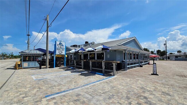 Building Photo - 2950 N Beach Rd