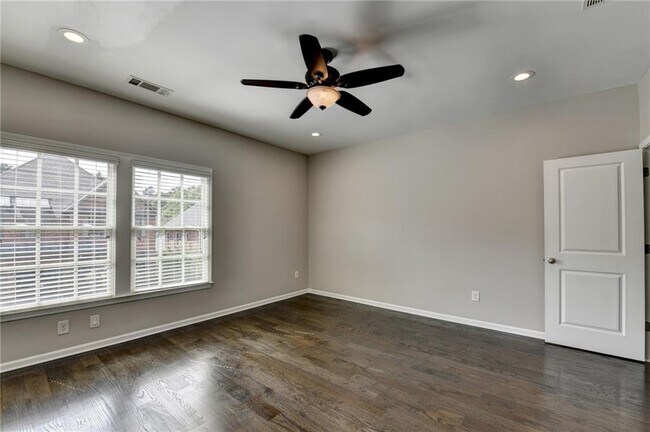 Building Photo - 11653 Parkside Ave