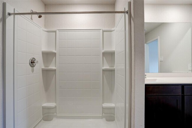 Building Photo - 121 Roanwood Dr