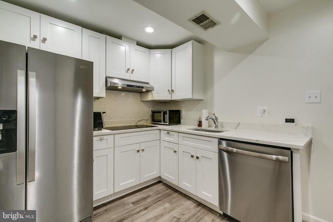 Building Photo - 12400 Bennett Rd