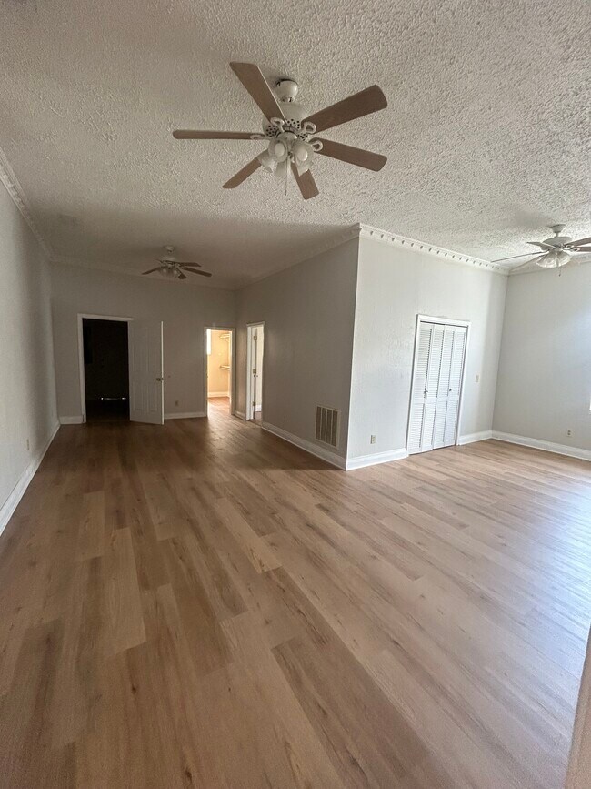 very large 3rd bedroom. Laundry left door. large walk in closet middle door. back bathroom to rt - 426 N Roane St