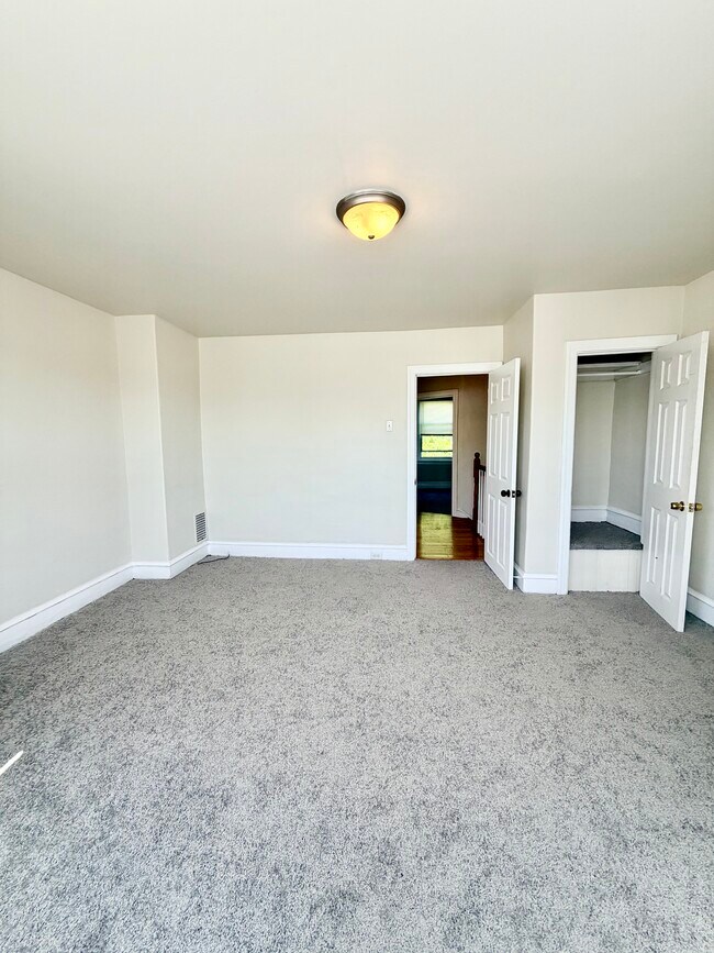 Building Photo - 2657 Bonnaffon St