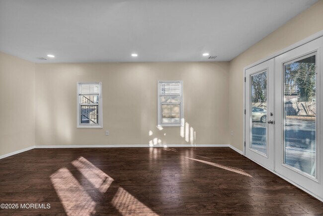 Building Photo - 148 Dewitt Ave