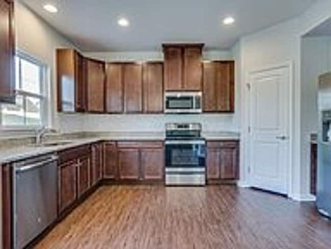 Building Photo - UP TO 2 MONTHS FREE RENT WITH 12 OR 24 MO LEASE!  PET FRIENDLY 4BR w/ Large Fenced Yard – William...