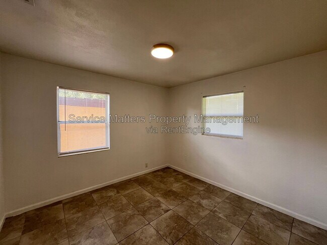 Building Photo - 121 Berkley Dr