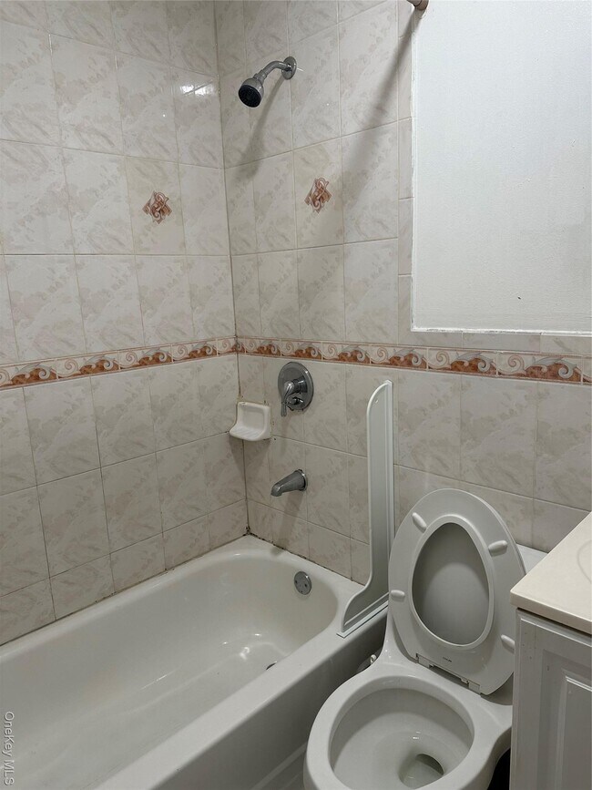 Building Photo - 180-11 146th Ave