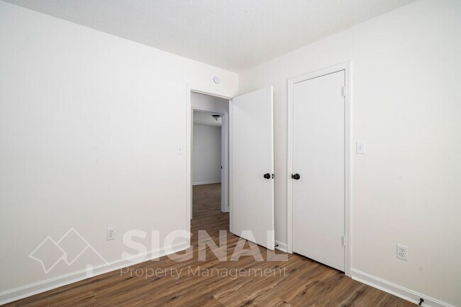 Building Photo - 1304 Shades Run Cir